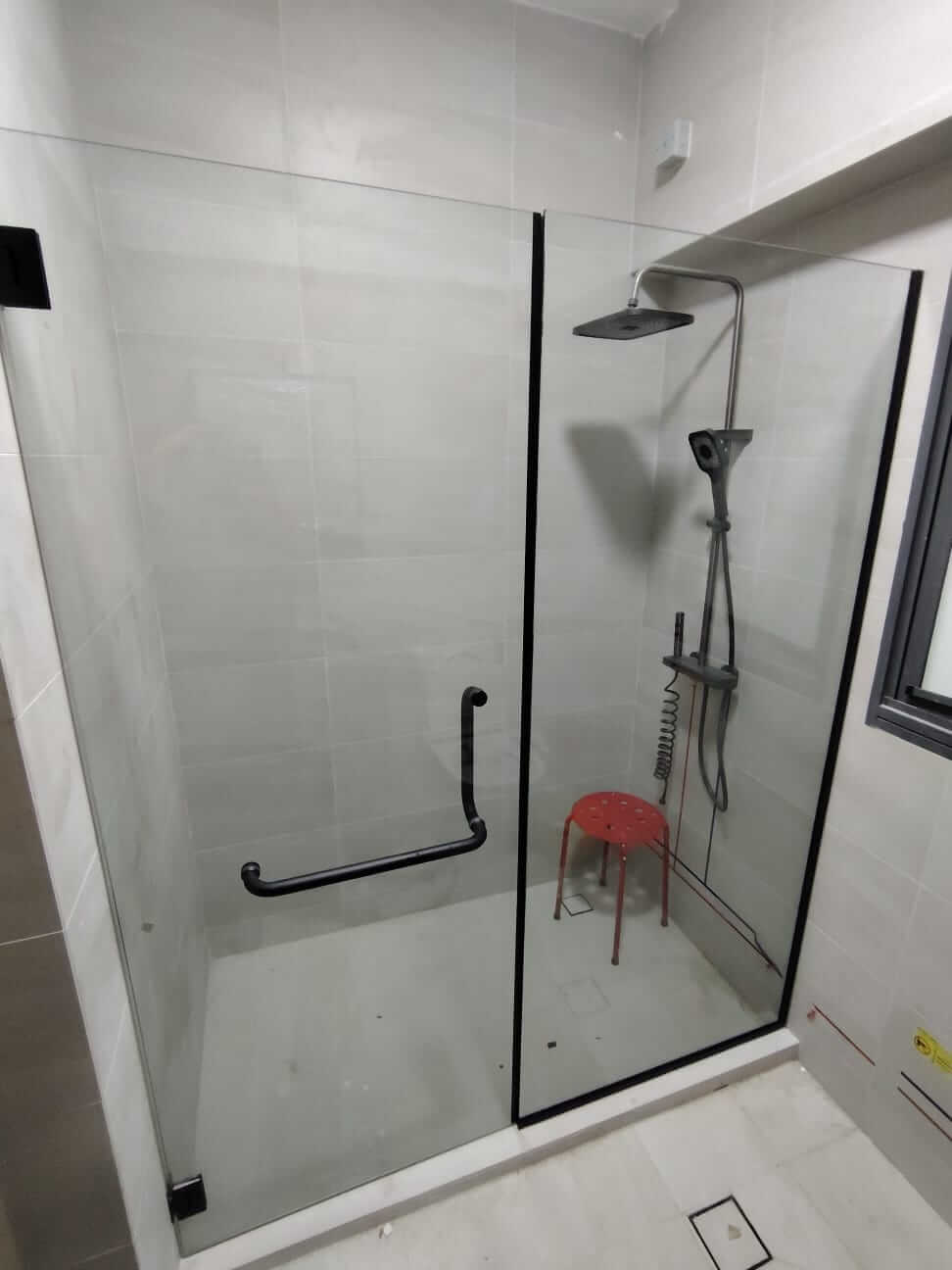 Frameless Shower Screens