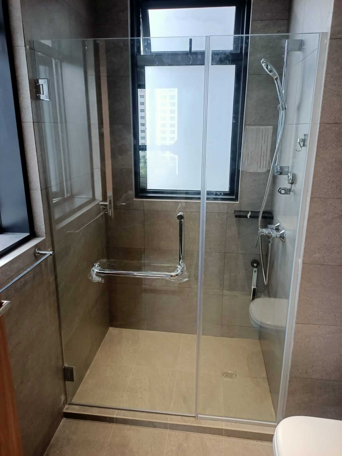 Frameless Shower Screens