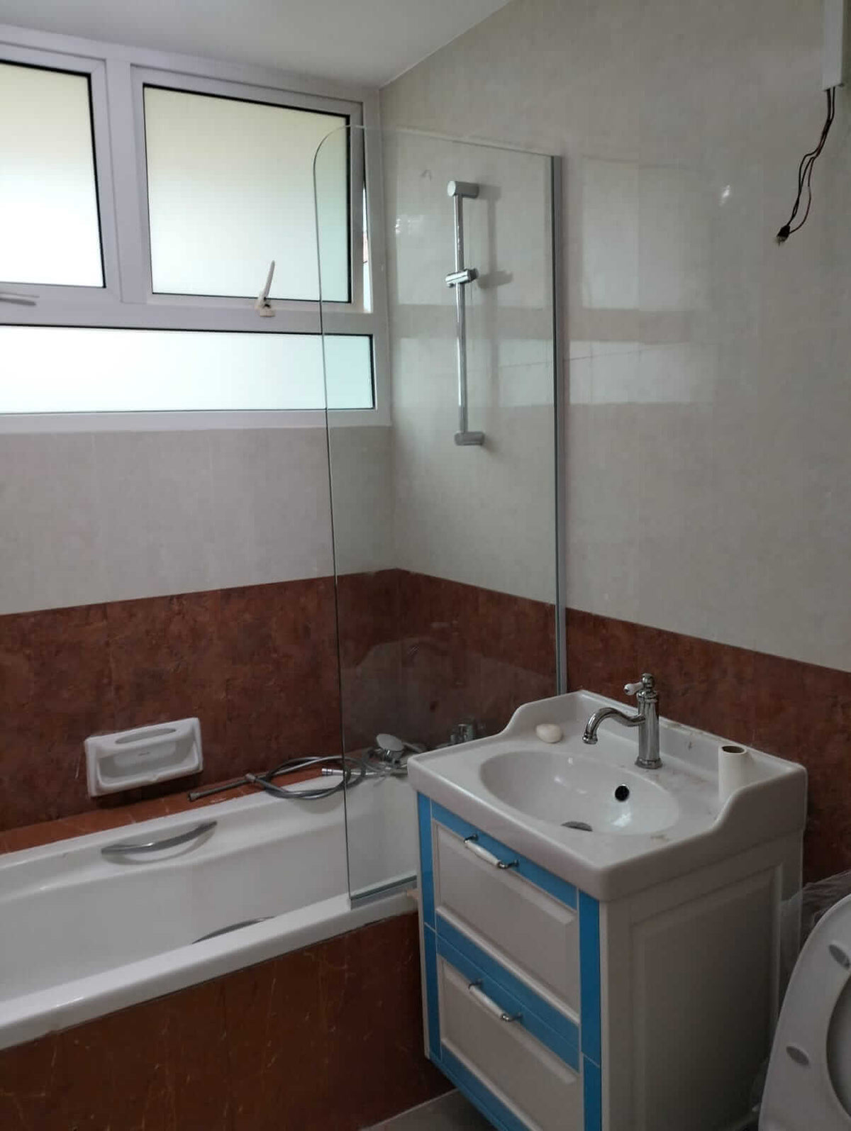 Frameless Shower Screens