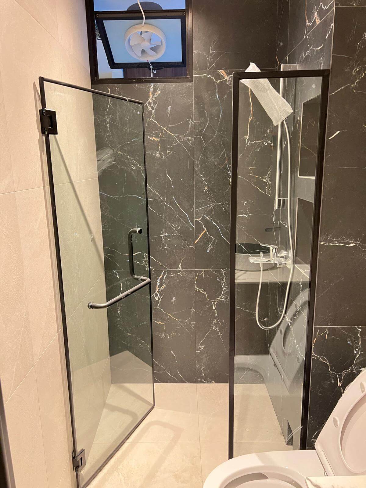Frameless Shower Screens