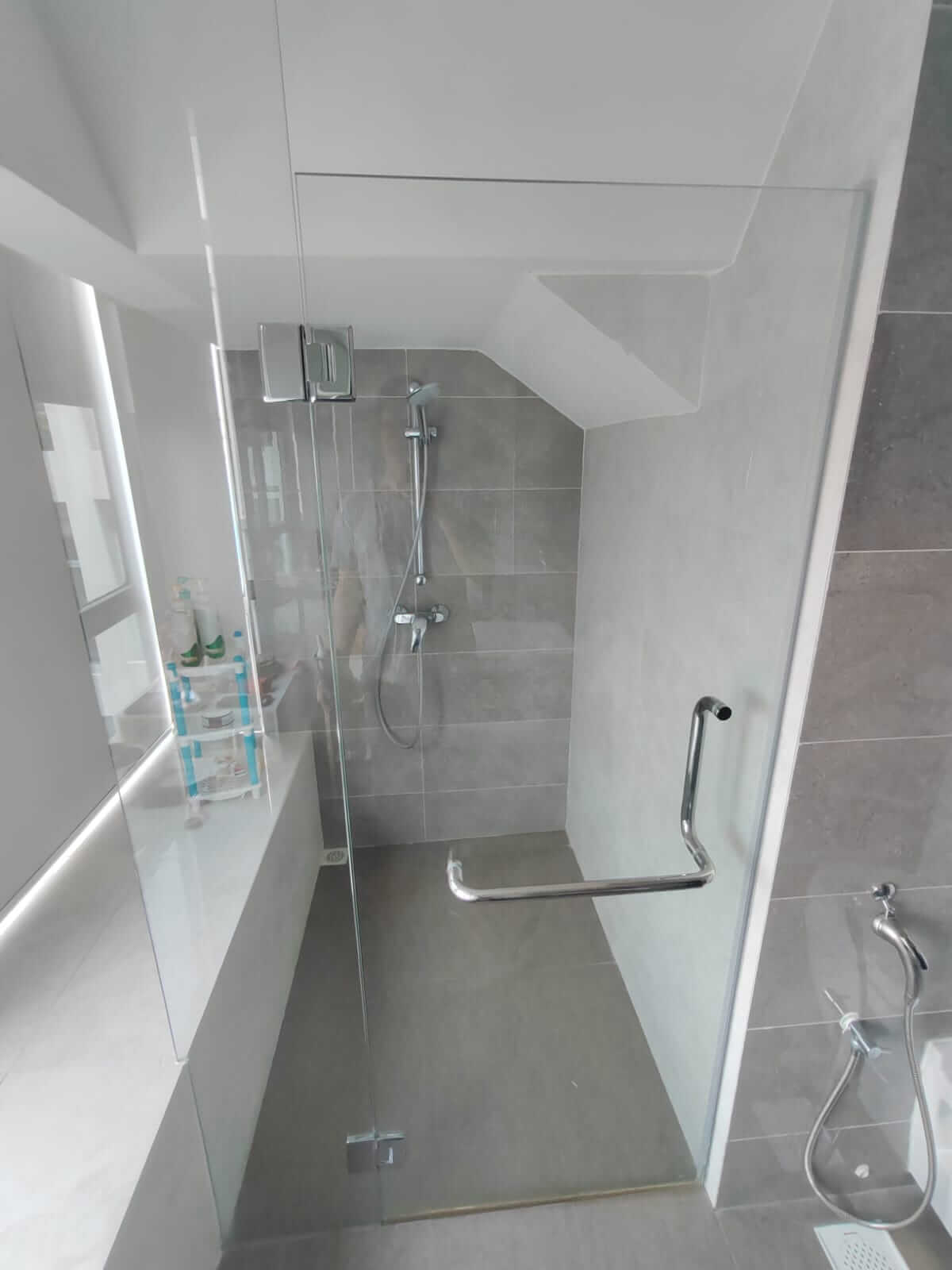 Frameless Shower Screens