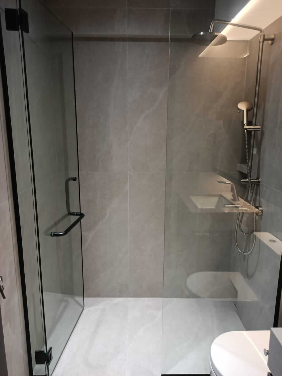 Frameless Shower Screens