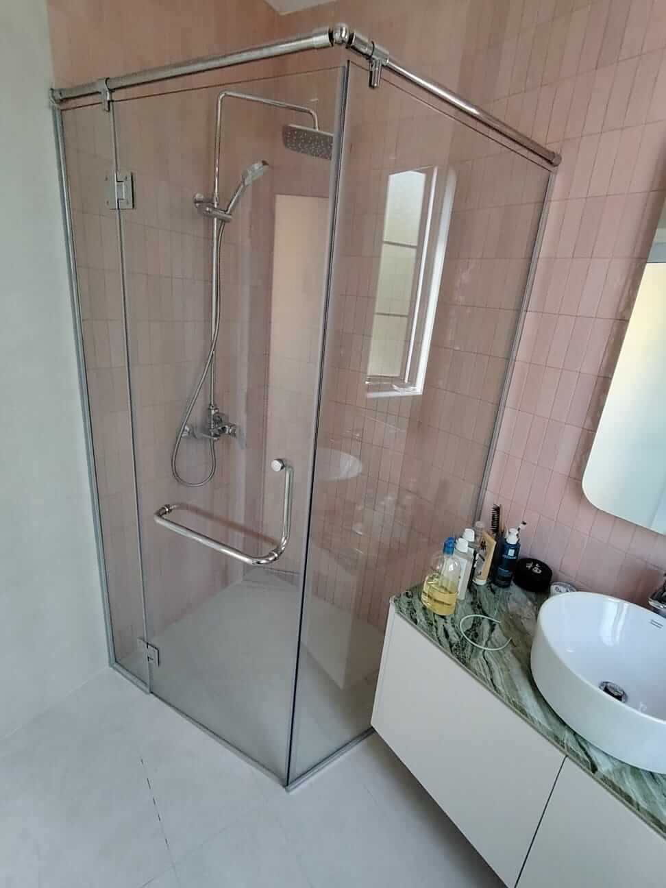 Frameless Shower Screens