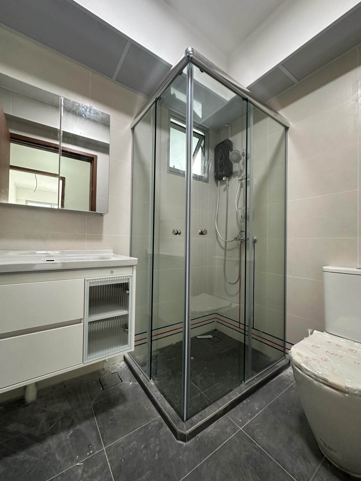 Frameless Shower Screens